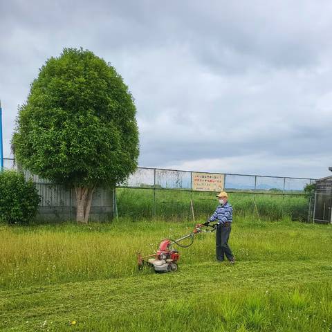 公園草刈りチーム「グリーンサポート」始動の写真