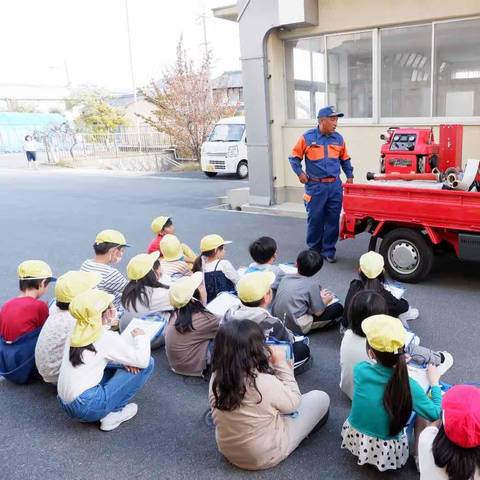 明治小3年生の消防体験の写真