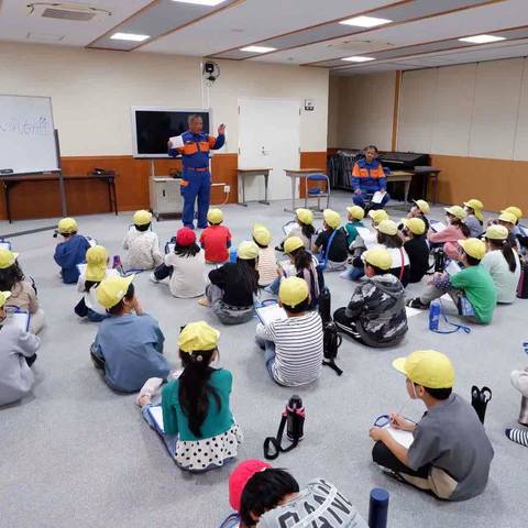 明治小3年生の消防体験の写真