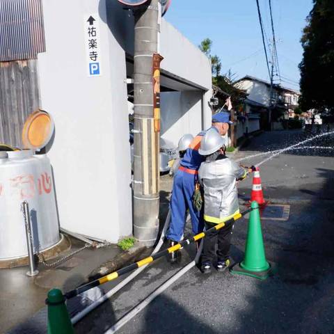 明治小3年生の消防体験の写真
