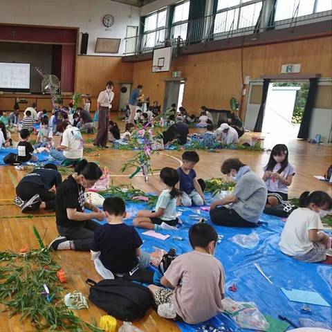 放課後子ども教室 お茶会とつるし柿づくりの写真