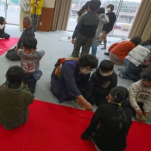 放課後子ども教室 お茶会とつるし柿づくりの写真