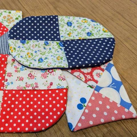 コースター作りチクチクの写真