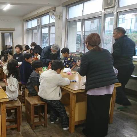 放課後子ども教室 お茶会とクリスマスツリーづくりの写真