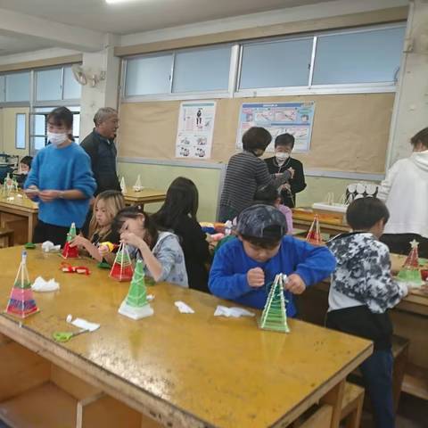 放課後子ども教室 お茶会とクリスマスツリーづくりの写真