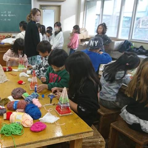 放課後子ども教室 お茶会とクリスマスツリーづくりの写真